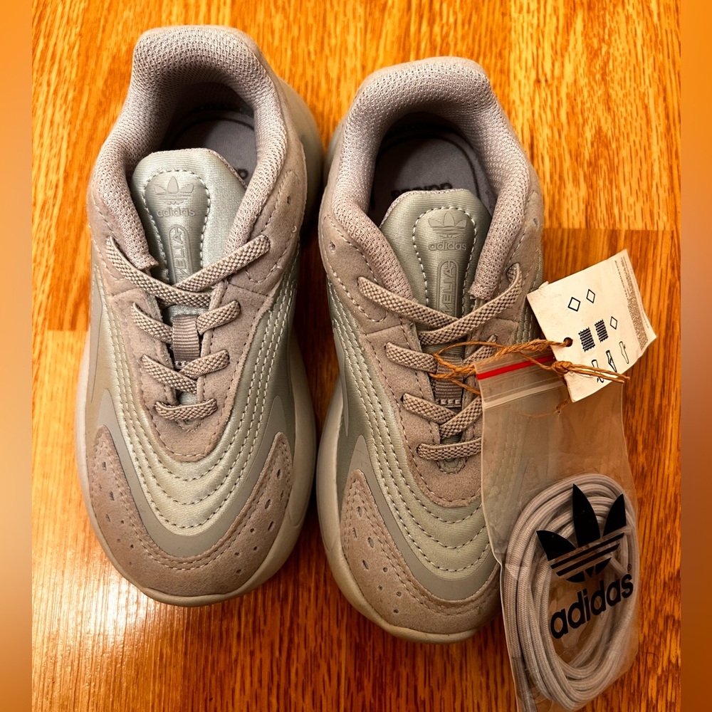 Brand New Toddler Adidas Grey Sneaker 👟 Size 11